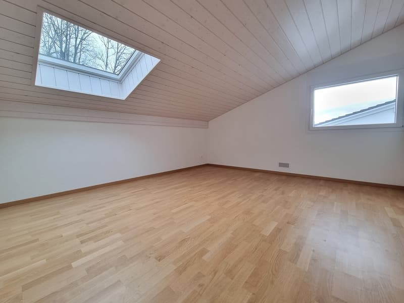 SPACIEUX APPARTEMENT MANSARDÉ DE 2.5 PIÈCES POUR RENDEMENT (7)