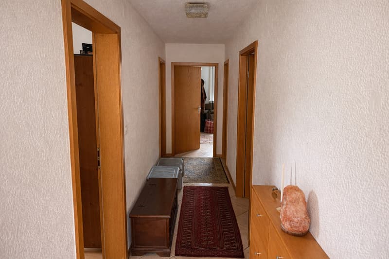 APPARTEMENT DE 3.5 PCES AU 1ER ETAGE AVEC GARAGE BOX ET PLACE EXT. (2)