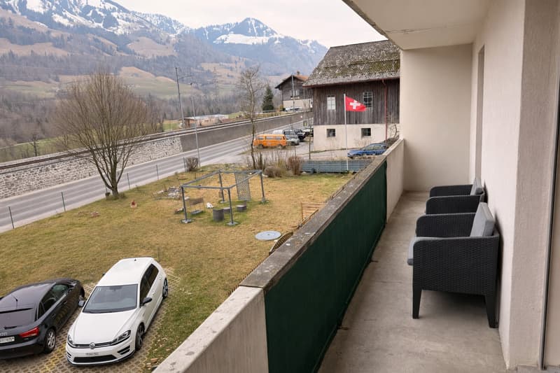 APPARTEMENT DE 3.5 PCES AU 1ER ETAGE AVEC GARAGE BOX ET PLACE EXT. (7)