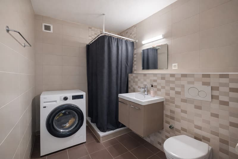 Spacieux 4.5 pièces avec 2 balcons et aperçu lac - fort potentiel (6)