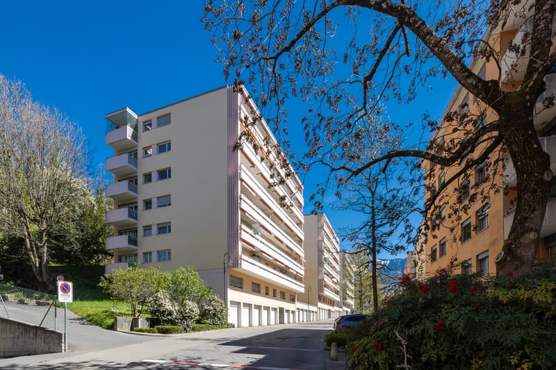 Spacieux 4.5 pièces avec 2 balcons et aperçu lac - fort potentiel (9)