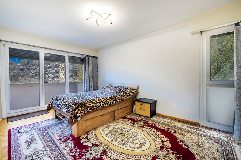 Spacieux 4.5 pièces avec 2 balcons et aperçu lac - fort potentiel (3)