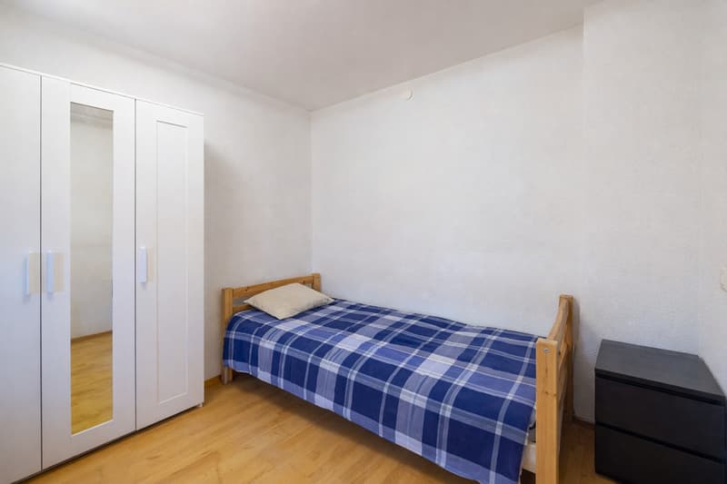 Spacieux 4.5 pièces avec 2 balcons et aperçu lac - fort potentiel (5)