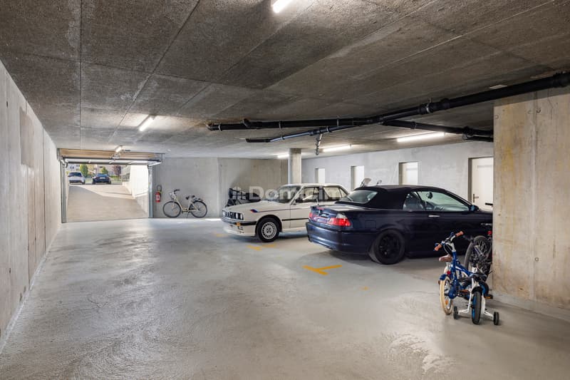 GRANDE PLACE DE PARC DANS PARKING INTERIEUR (4)