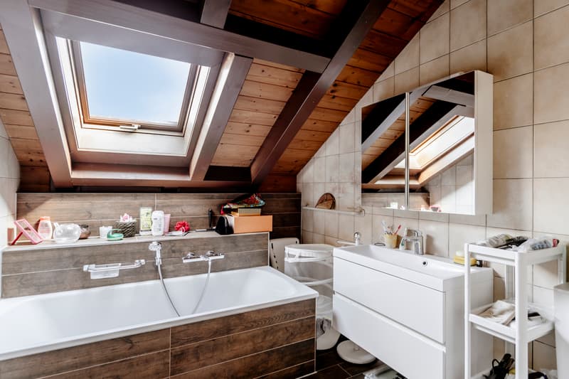 Situation prisée pour cette grande villa de 6.5 pces (10)