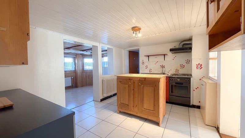 MAISON AVEC 2 LOGEMENTS, GARAGE ET 3 PLACES DE PARC (12)