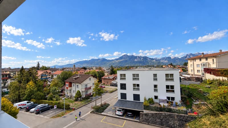 APPARTEMENT FAMILIAL AU DERNIER ETAGE AVEC VUE SUR LES PREALPES (12)
