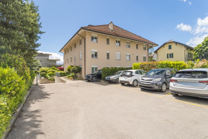 Appartement fonctionnel avec spacieux séjour et balcon (1)