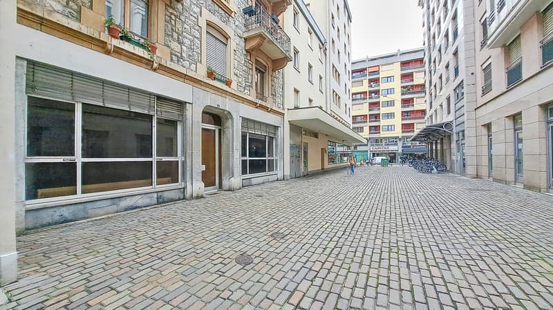 Plainpalais - Proximité Rue de Carouge : Grande arcade de 170m2 (1)