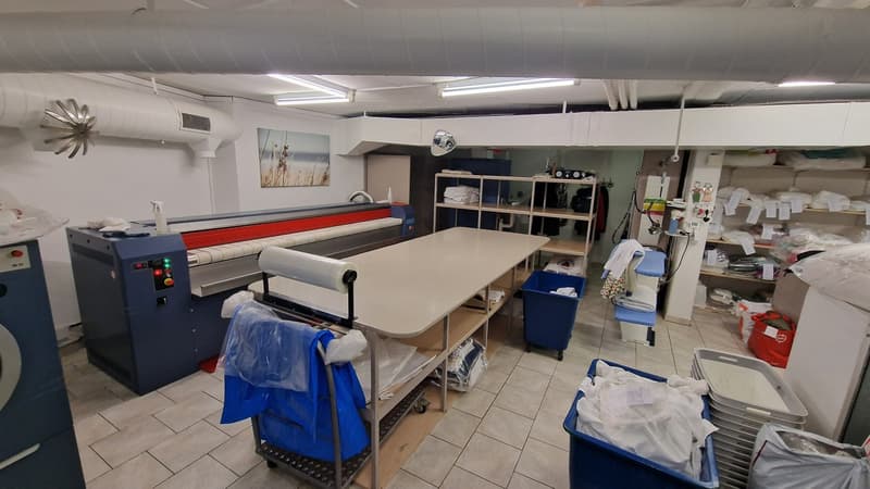 LOCAL COMMERCIAL - MAGASIN BLANCHISSERIE borgne AU CENTRE DE VERBIER (3)