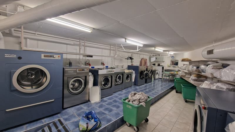 LOCAL COMMERCIAL - MAGASIN BLANCHISSERIE borgne AU CENTRE DE VERBIER (6)
