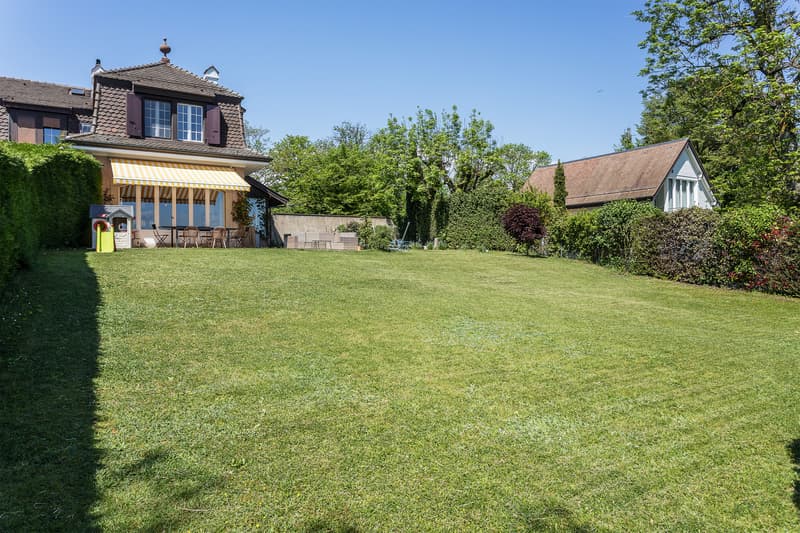 Villa de charme de 5.5 pièces les pieds dans l'eau (2)