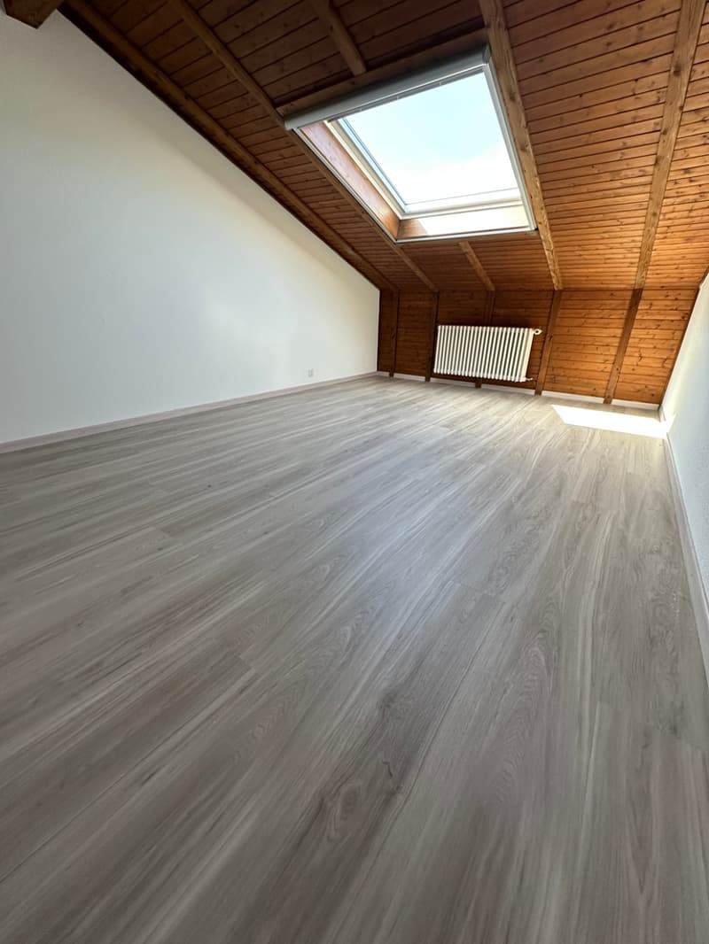 Schlafzimmer_rechts_hinten.jpeg