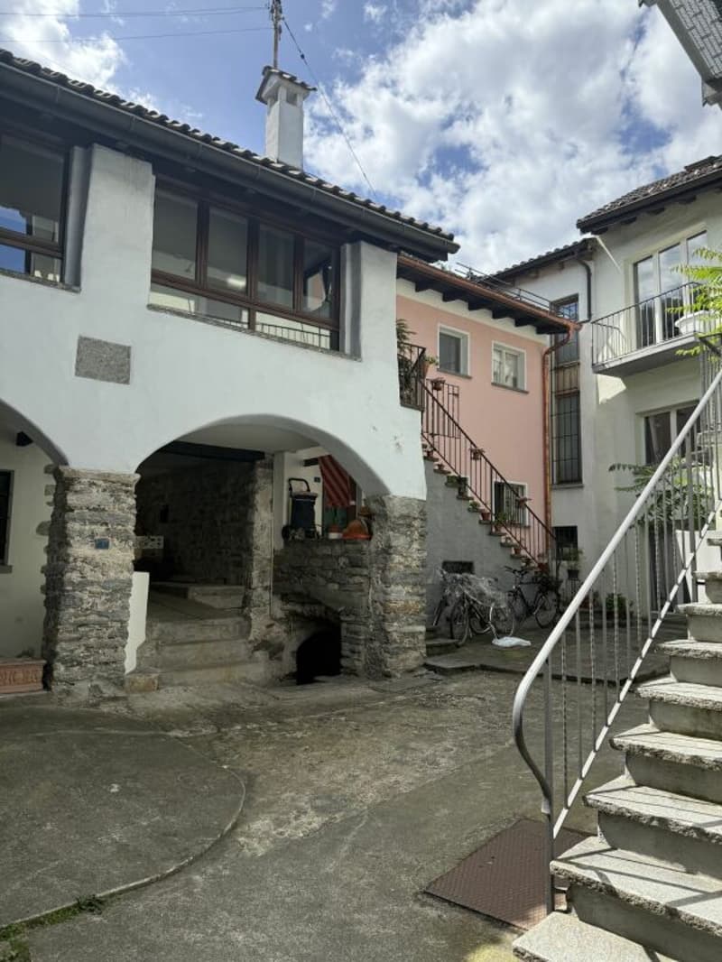 Losone - Haus im Dorfkern (Nucleo) mit zwei 2-Zimmer-Wohnungen (2)