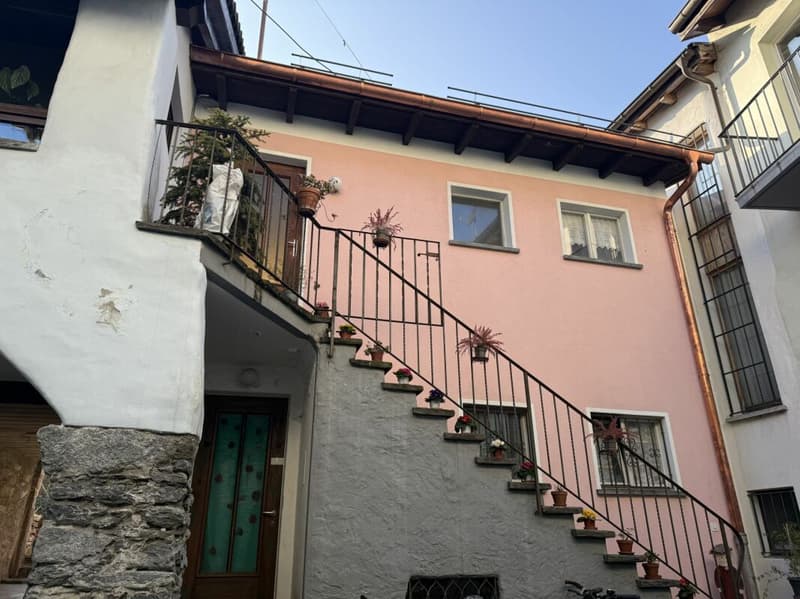 Losone - Haus im Dorfkern (Nucleo) mit zwei 2-Zimmer-Wohnungen (3)