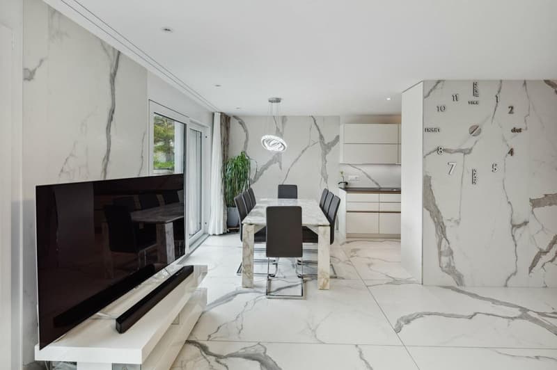 Verkauft: Luxuriöse 6.5-Zimmer-Duplex-Wohnung im Erdgeschoss / Neu mit 3 x 6 m Pool (3)
