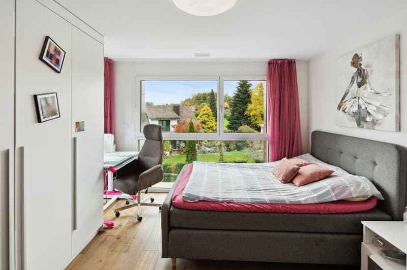 Verkauft: Luxuriöse 6.5-Zimmer-Duplex-Wohnung im Erdgeschoss / Neu mit 3 x 6 m Pool (9)