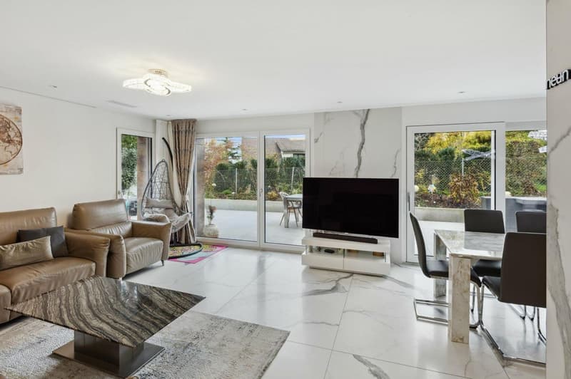 Verkauft: Luxuriöse 6.5-Zimmer-Duplex-Wohnung im Erdgeschoss / Neu mit 3 x 6 m Pool (2)