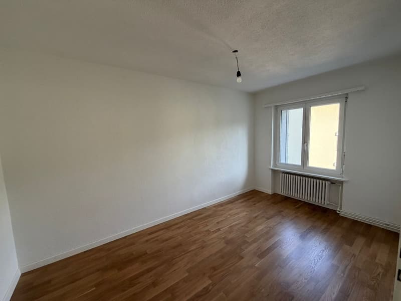 Ab sofort: Helle 3.5-Zimmer-Wohnung mit Balkon in Rüti ZH (2)