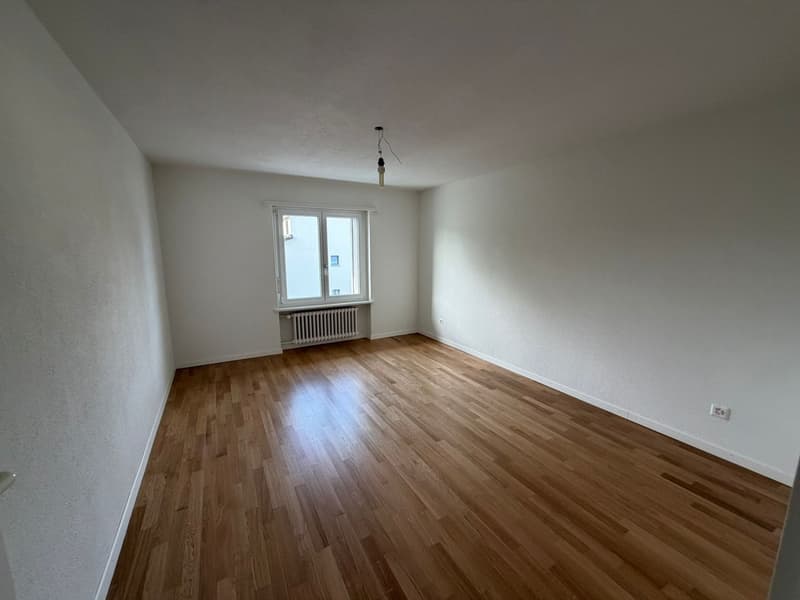 Ab sofort: Helle 3.5-Zimmer-Wohnung mit Balkon in Rüti ZH (3)
