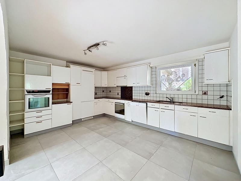 En exclusivité - Grand appartement avec jardin privatif, terrasse et balcon (3)