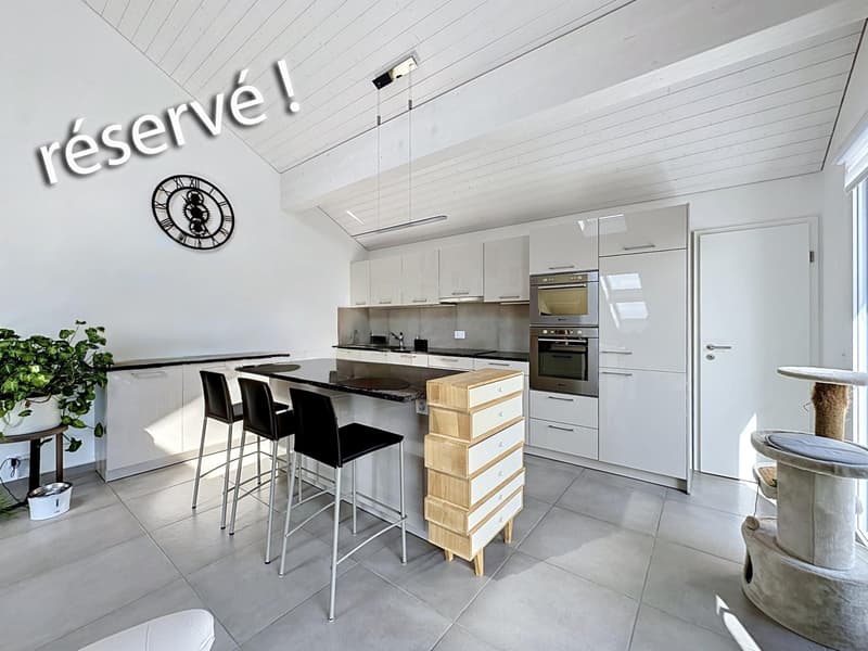 En exclusivité - Appartement lumineux en attique avec vue lac (3)