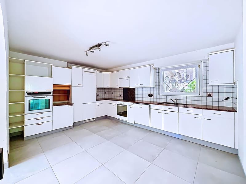 En exclusivité - Grand appartement avec jardin privatif, terrasse et balcon (5)