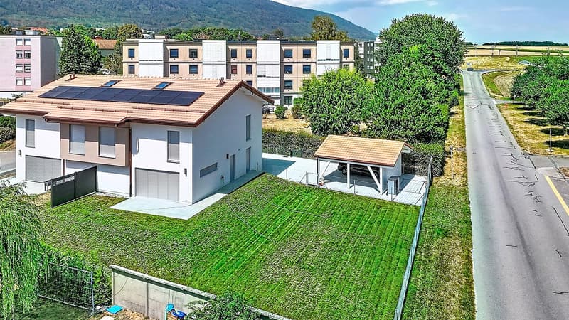 Villa jumelle de 7 pièces avec jardin (2)