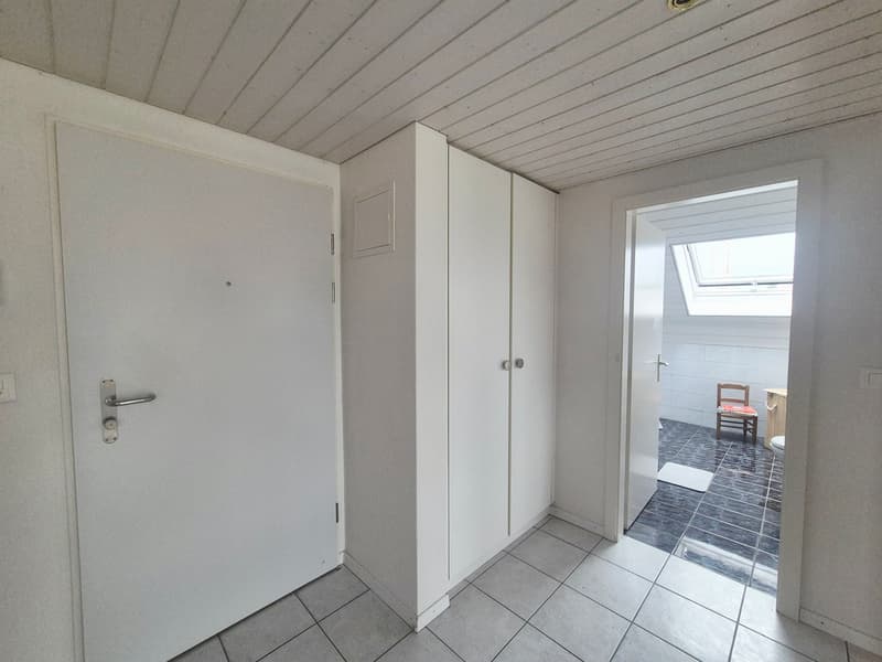 CHÂBLES / 2,5 pièces + mezzanine avec vue sur le lac (12)