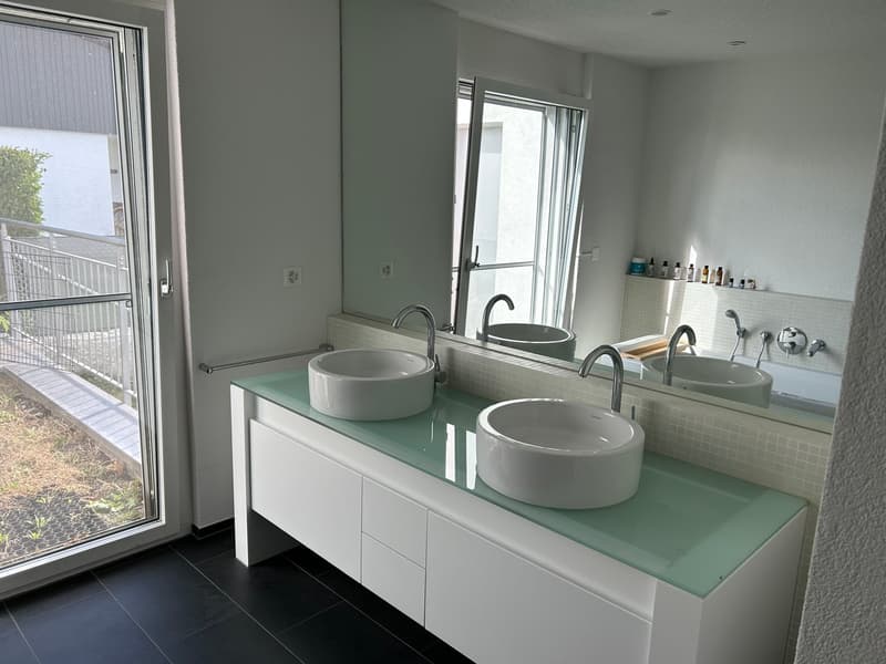Moderne und stillvoll möblierte Zimmer zu vermieten (3)