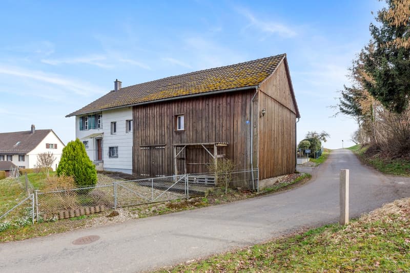 Historisches Einfamilienhaus mit Scheune (Baujahr 1899) in Zuben TG (1)