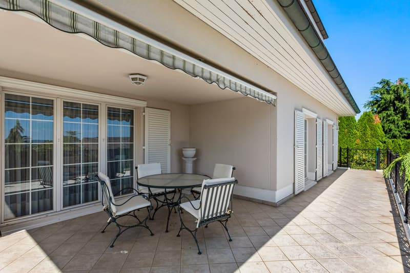 tiled floor, round table, 4 chairs, awning, glass doors, railings