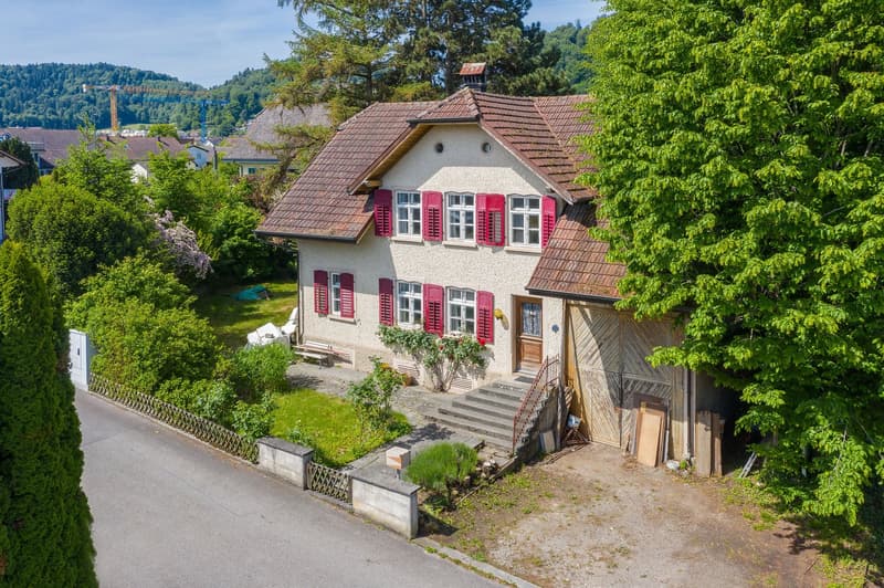 Charmantes Wohnhaus mit viel Umschwung (1)