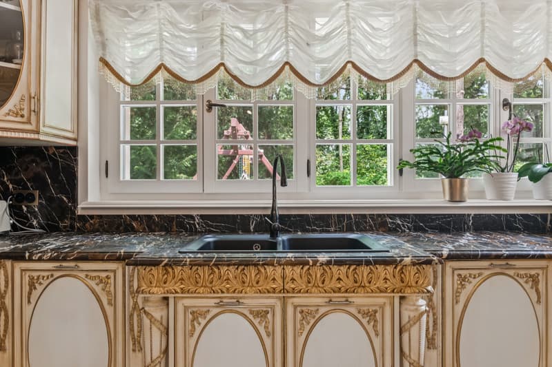 Propriété prestigieuse avec piscine, intimité et vue sur le lac (4)