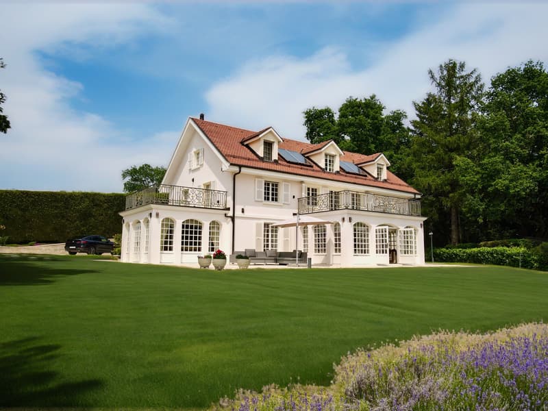 Propriété prestigieuse avec piscine, intimité et vue sur le lac (9)