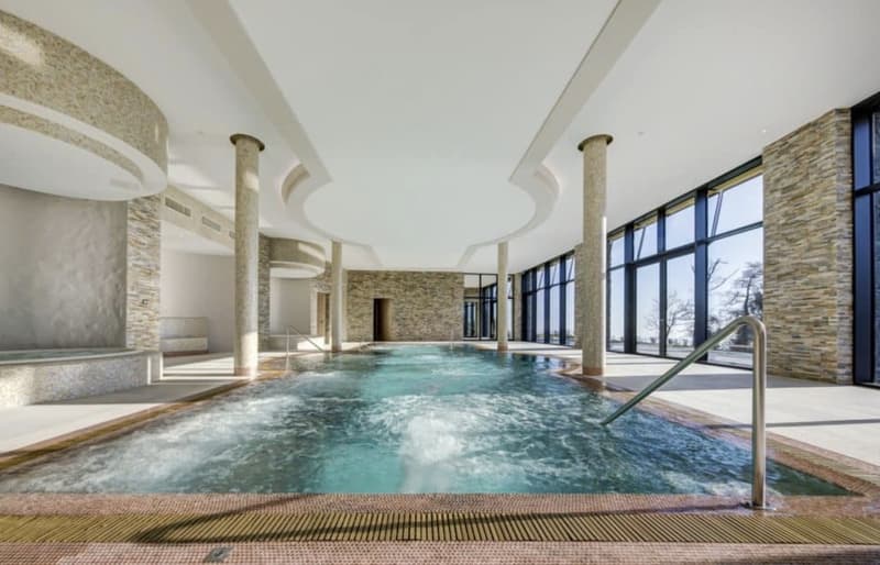 Résidence luxueuse avec grande terrasse et vue imprenable sur le lac L (12)
