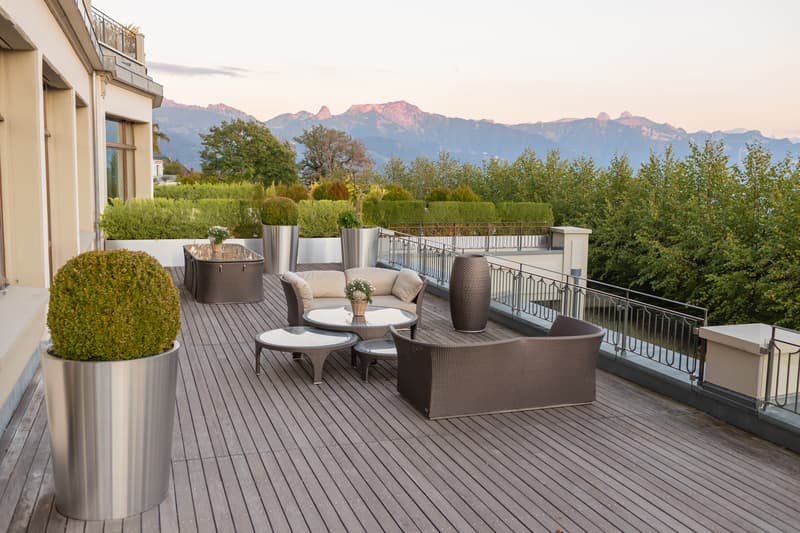 Résidence luxueuse avec grande terrasse et vue imprenable sur le lac L (10)