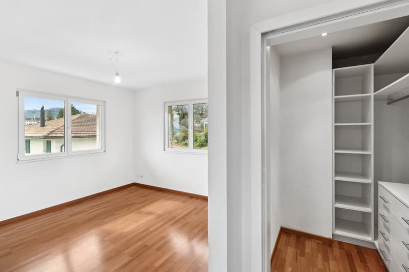 Villa moderne avec vue sur le lac (8)