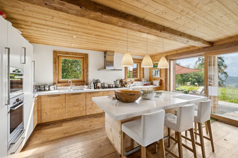 Chalet familial élégant avec vues panoramiques et jardin en terrasses (2)