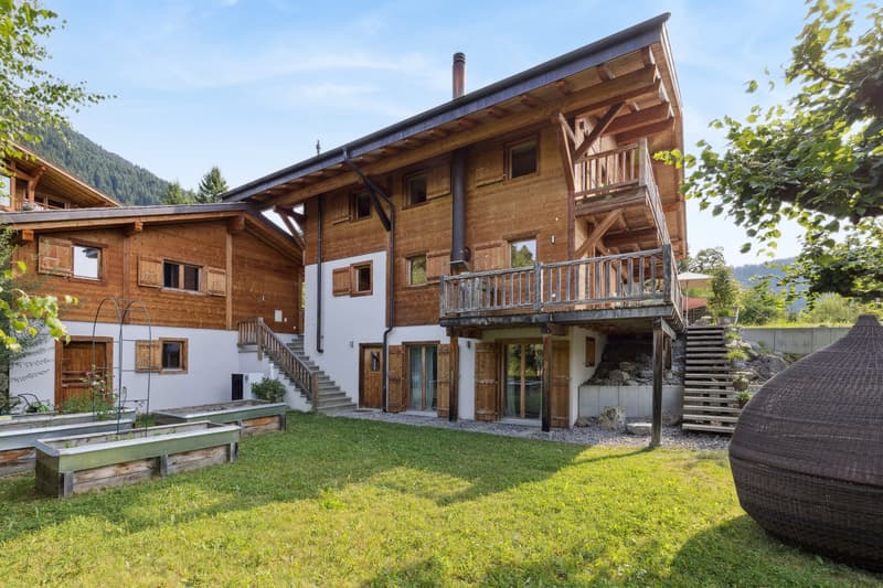 Chalet familial élégant avec vues panoramiques et jardin en terrasses (10)