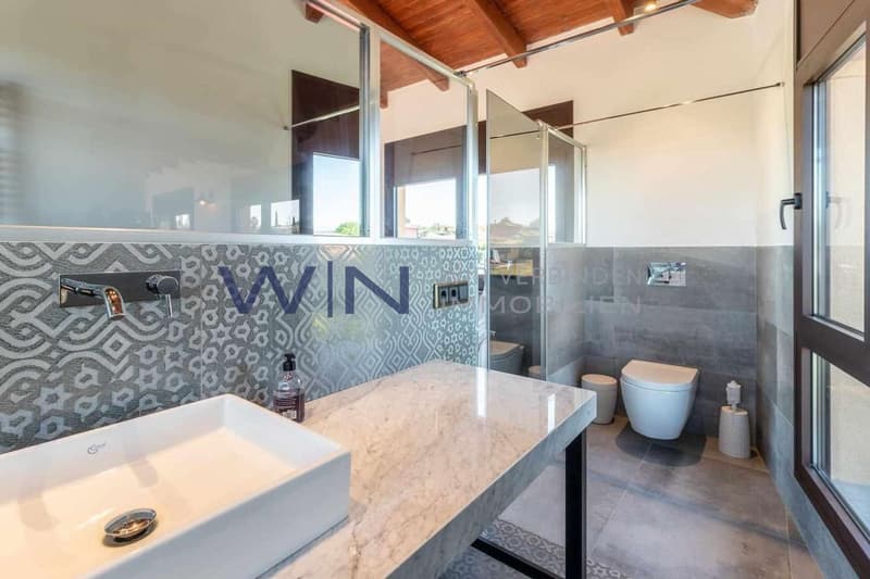 The villa is located 3km from the AVE train station with the line to Barcelona city in 50 minutes