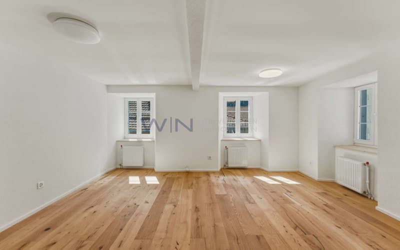 Gross und heller Wohnzimmer