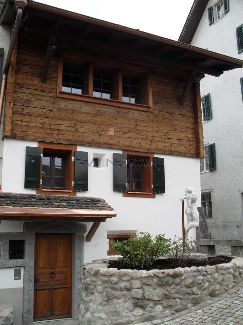 Zeitlose Spuren in der Wand