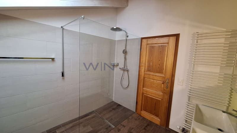 Modernes Badezimmer