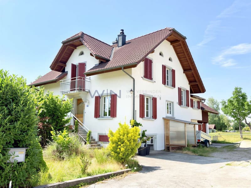 Mit Garage und Parkplatz