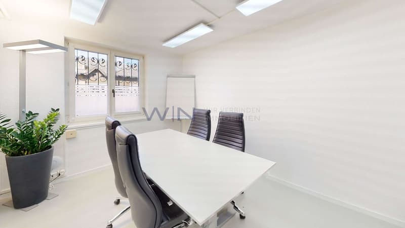 Sitzungszimmer mit viel Licht und Komfort