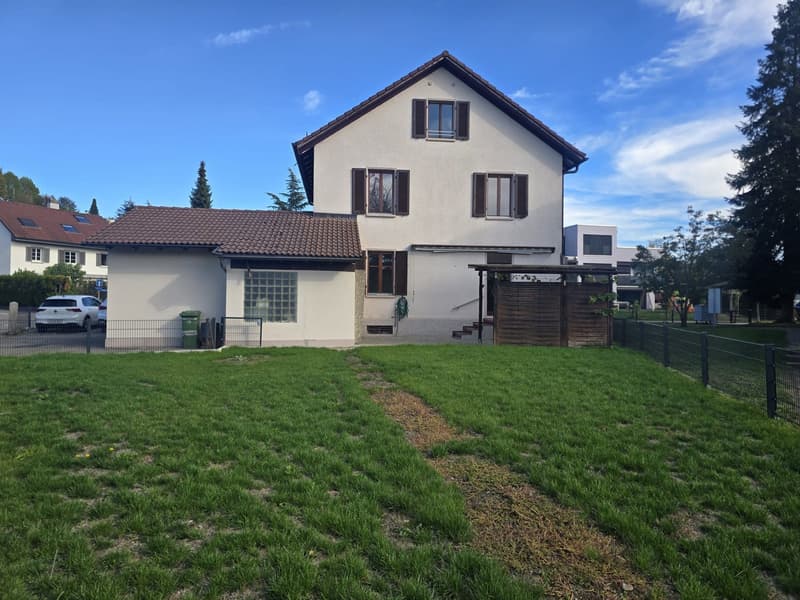 ERSTVERMIETUNG - Gemütliche 3-Zimmerwohnung mit grosser Terrasse und Gartenanteil (8)