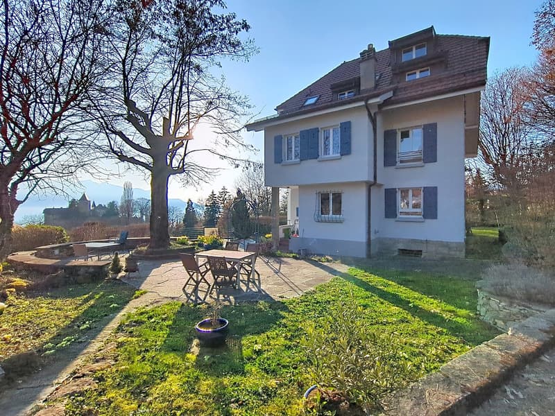EXCLUSIF ! Villa de 12.5P rénovée avec vue sur le lac (2)