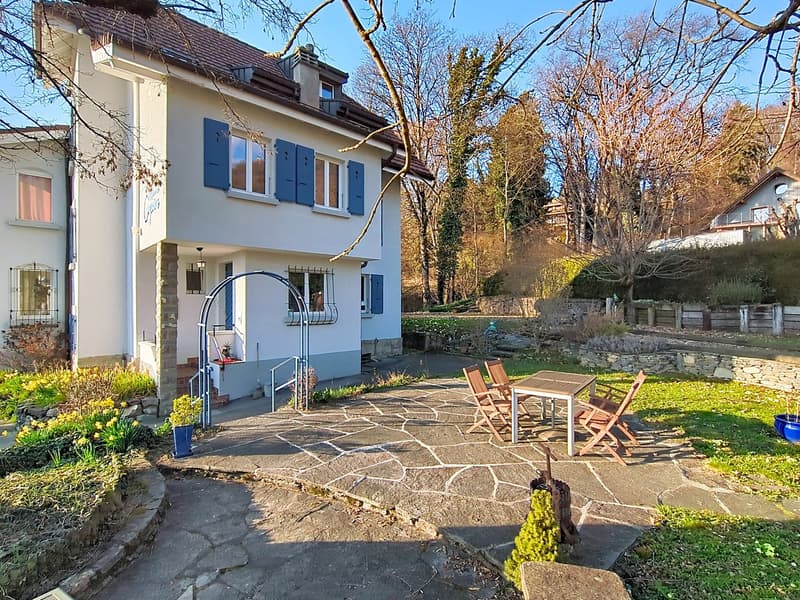 EXCLUSIF ! Villa de 12.5P rénovée avec vue sur le lac (3)