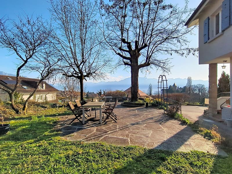 EXCLUSIF ! Villa de 12.5P rénovée avec vue sur le lac (24)